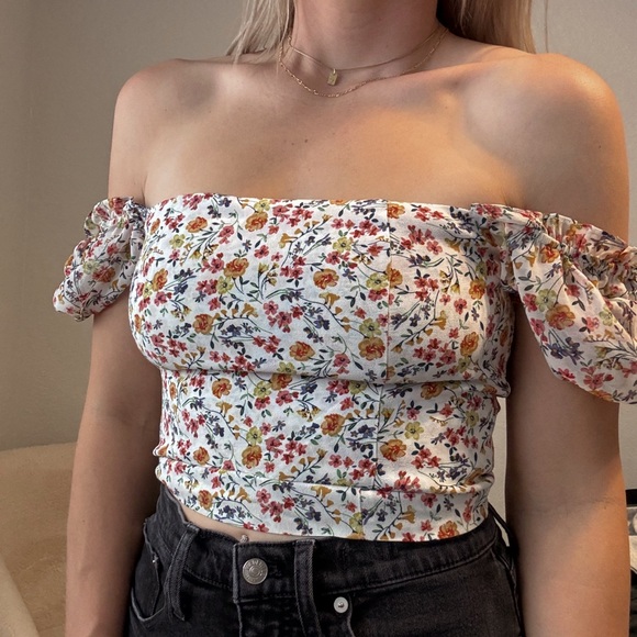 🌸LOWEST PRICE🌸Flynn Skye Floral Crop top - Picture 2 of 8